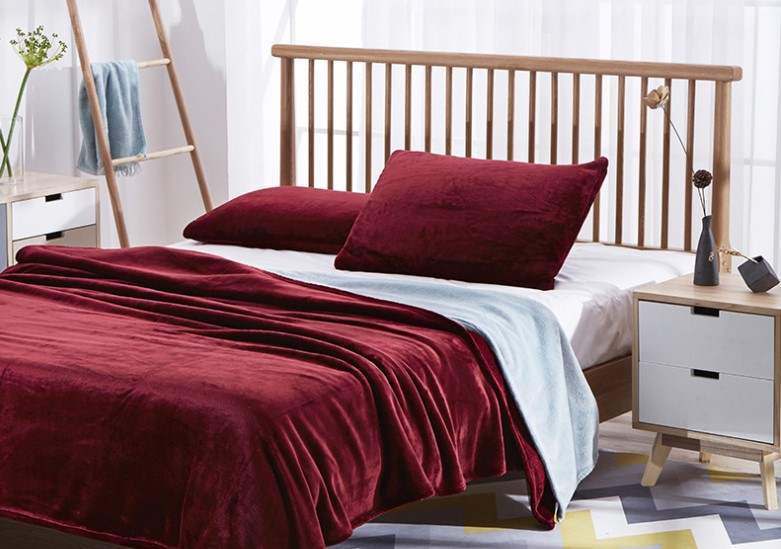 KTX-847315 Double-Sided Coral Fleece Blanket - Thick, Soft Polyester for Cozy Comfort