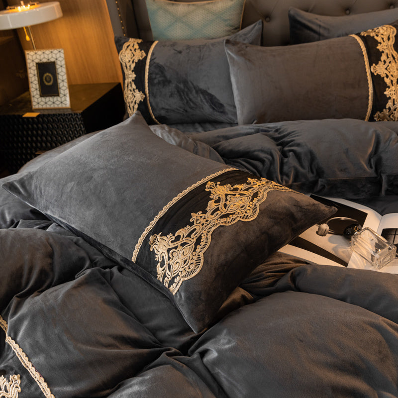 KTX-855059 Nordic Style Four-Piece Winter Bed Set with Solid Plush Polyester Lining