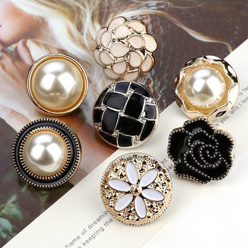 KTX-879763 Natural Resin Detachable Brooch with Strong Fragrance - 25mm Unique Decorative Accessory