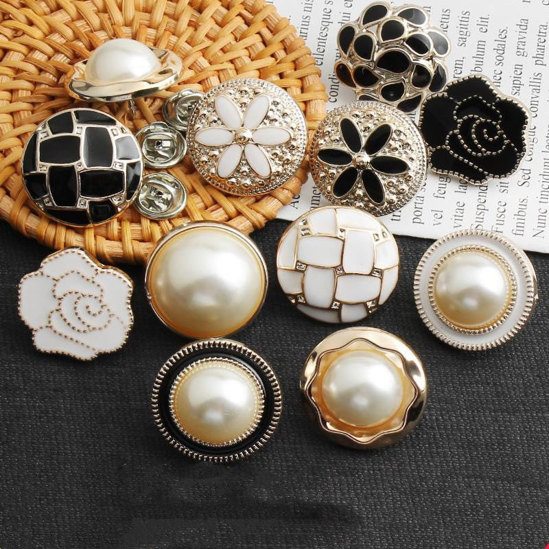 KTX-879763 Natural Resin Detachable Brooch with Strong Fragrance - 25mm Unique Decorative Accessory