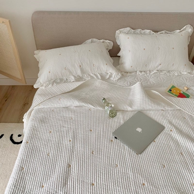 KTX-922899 Three-Piece Cotton Bedding Set with Soft Mat and Sofa Blanket - Plain Design, Available in 200x230 or 220x240 Sizes