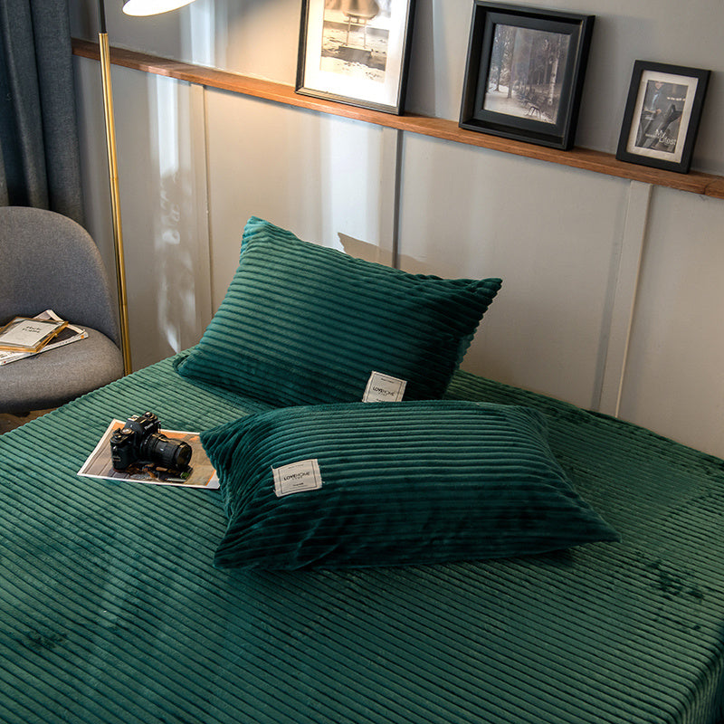 KTX-930131 Magic Velvet Duvet Cover Set - 4-Piece Bedding in Polyester Fiber