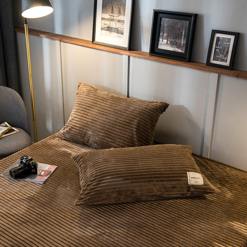 KTX-930131 Magic Velvet Duvet Cover Set - 4-Piece Bedding in Polyester Fiber