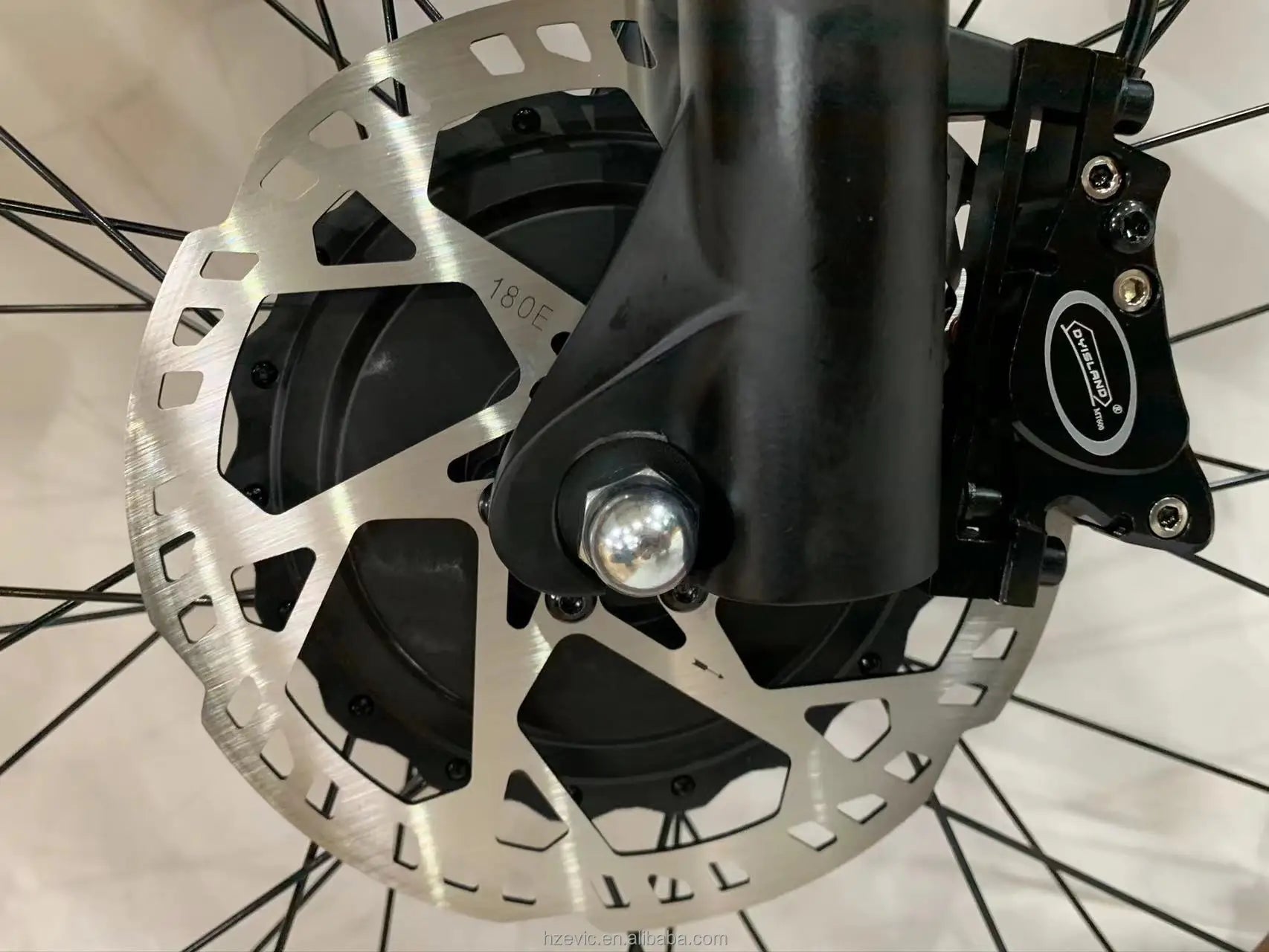 KTX-941715 48V 2000W Electric Mountain Bike with 26-Inch Wheels, 7-Speed Gears, and Hydraulic Disc Brakes