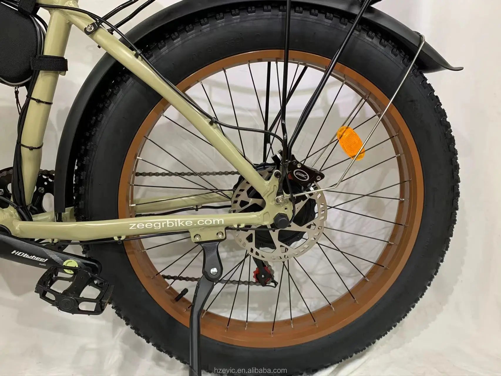 KTX-941715 48V 2000W Electric Mountain Bike with 26-Inch Wheels, 7-Speed Gears, and Hydraulic Disc Brakes