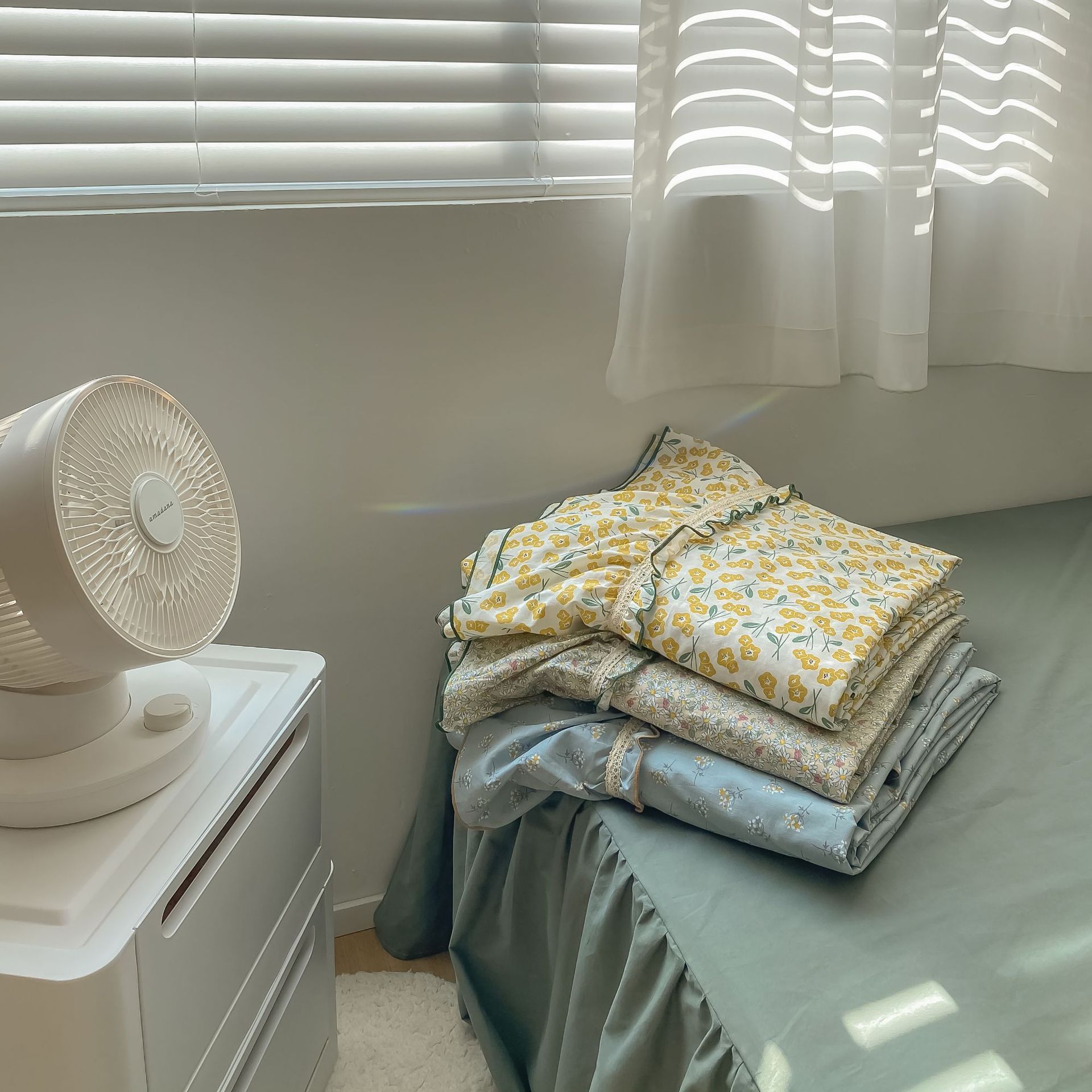 KTX-944467 Floral Lace Cotton Four-Piece Bedding Set with Bed Skirt, Pillowcases, and Quilt Cover