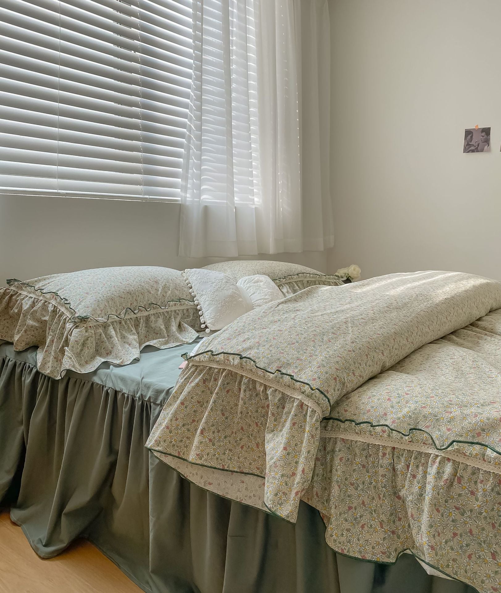 KTX-944467 Floral Lace Cotton Four-Piece Bedding Set with Bed Skirt, Pillowcases, and Quilt Cover