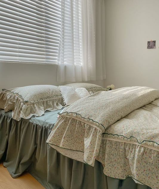 KTX-944467 Floral Lace Cotton Four-Piece Bedding Set with Bed Skirt, Pillowcases, and Quilt Cover