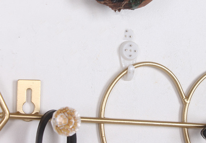 KTX-955603 Modern Iron Decorative Hook for Wall Hanging Coats, Hats, and Keys - Gold Heart Arrow Design