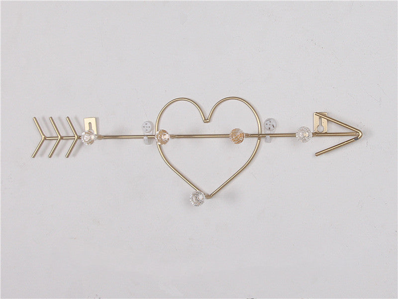 KTX-955603 Modern Iron Decorative Hook for Wall Hanging Coats, Hats, and Keys - Gold Heart Arrow Design