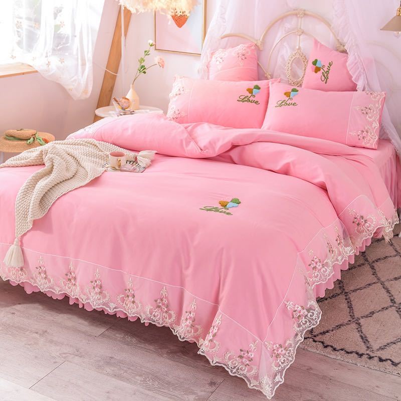 KTX-958291 Elegant Four-Piece Polyester Bedding Set in Various Styles and Colors