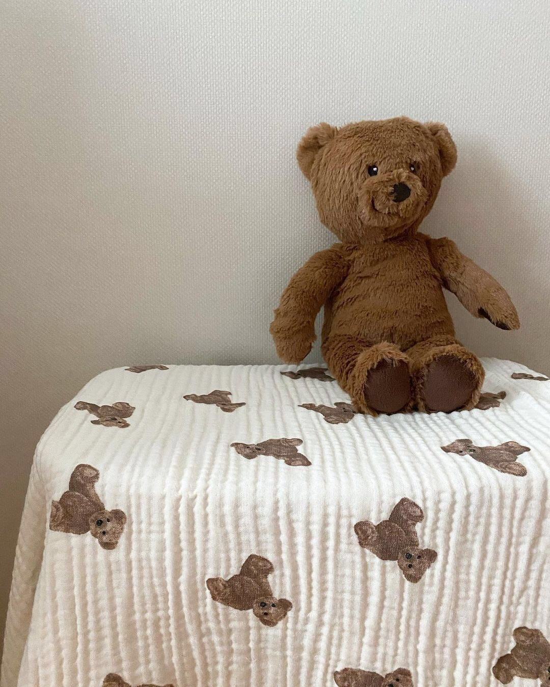 KTX-966931 Double Layer Full Print Bear Blanket in Beige - Soft Cotton Gauze for Comfort and Style