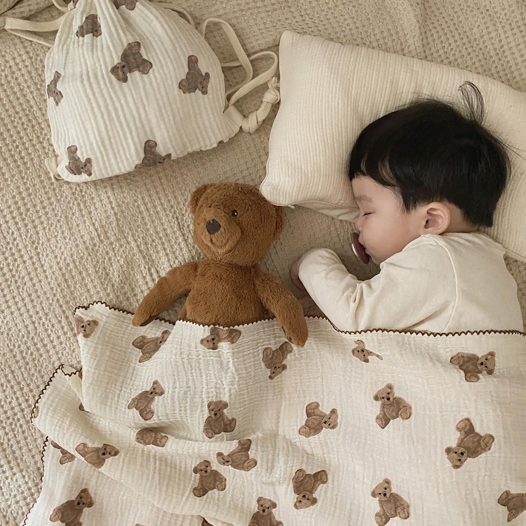 KTX-966931 Double Layer Full Print Bear Blanket in Beige - Soft Cotton Gauze for Comfort and Style