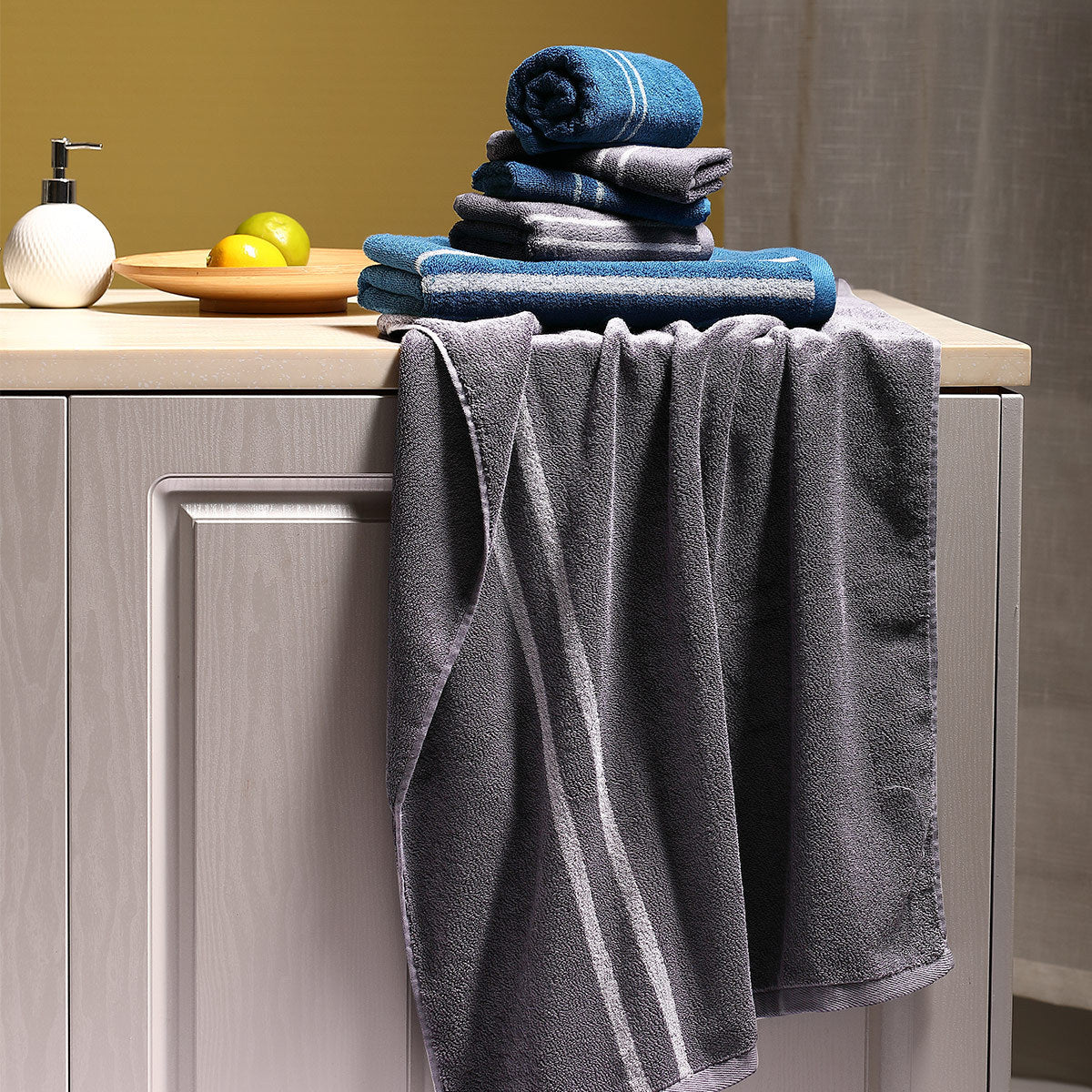 KTX-975507 Smart Sensor Cotton Bath Towel - 70cm x 140cm, 100% Cotton, Machine Washable, Ironable